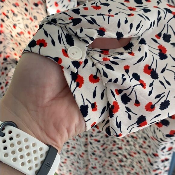 LUSH | Tunic Blouse with V-neck - Picture 4 of 9